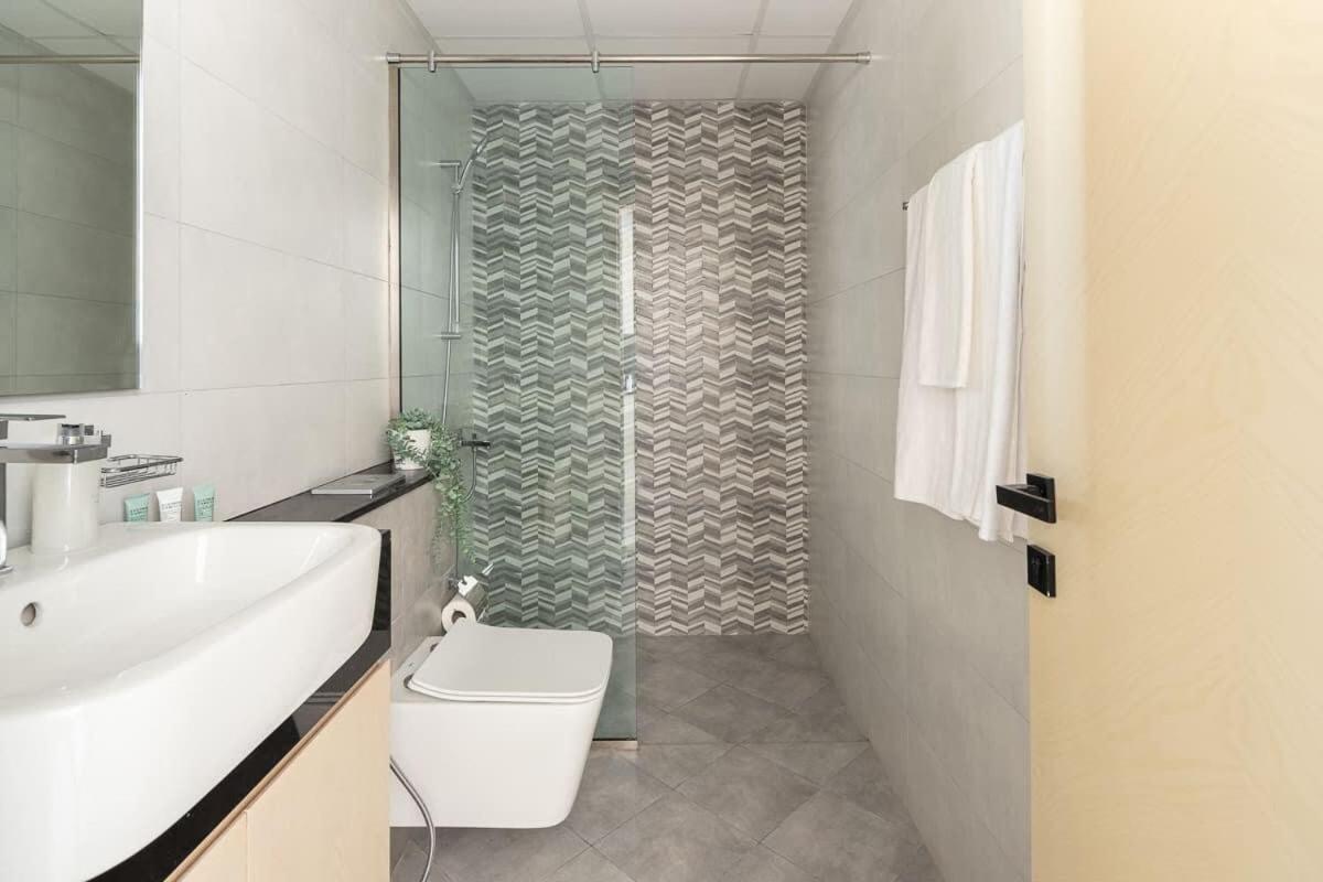 Frank Porter - Binghatti Avenue Apartment *