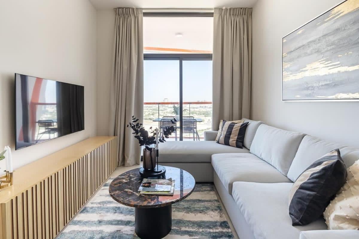 Frank Porter - Binghatti Avenue Apartment *