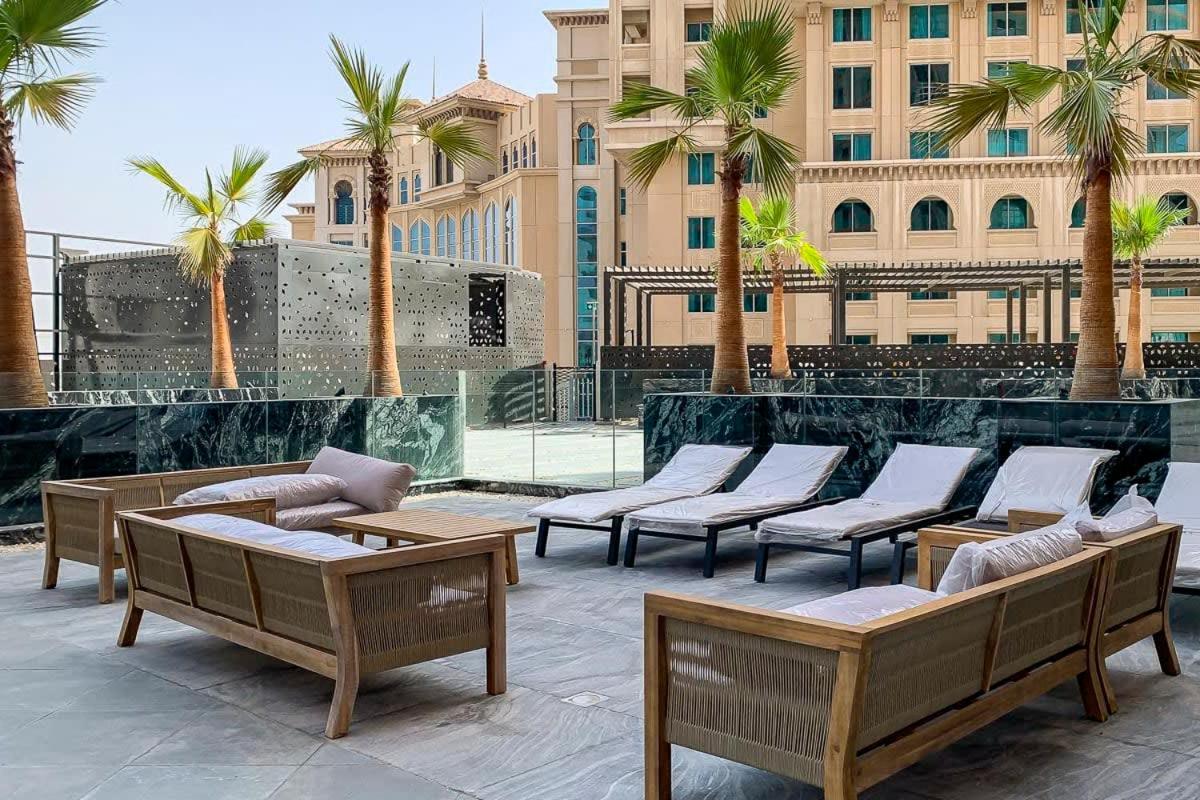 Frank Porter - Binghatti Avenue * Dubai